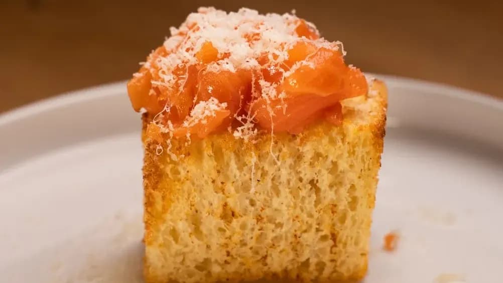 Lightly salted salmon on brioche bread
