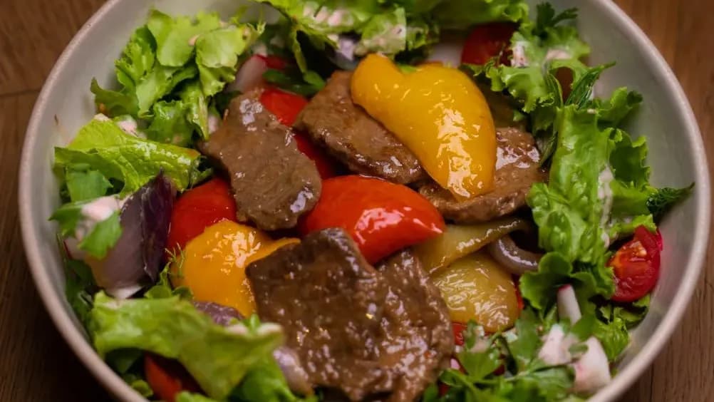 Warm salad with beef