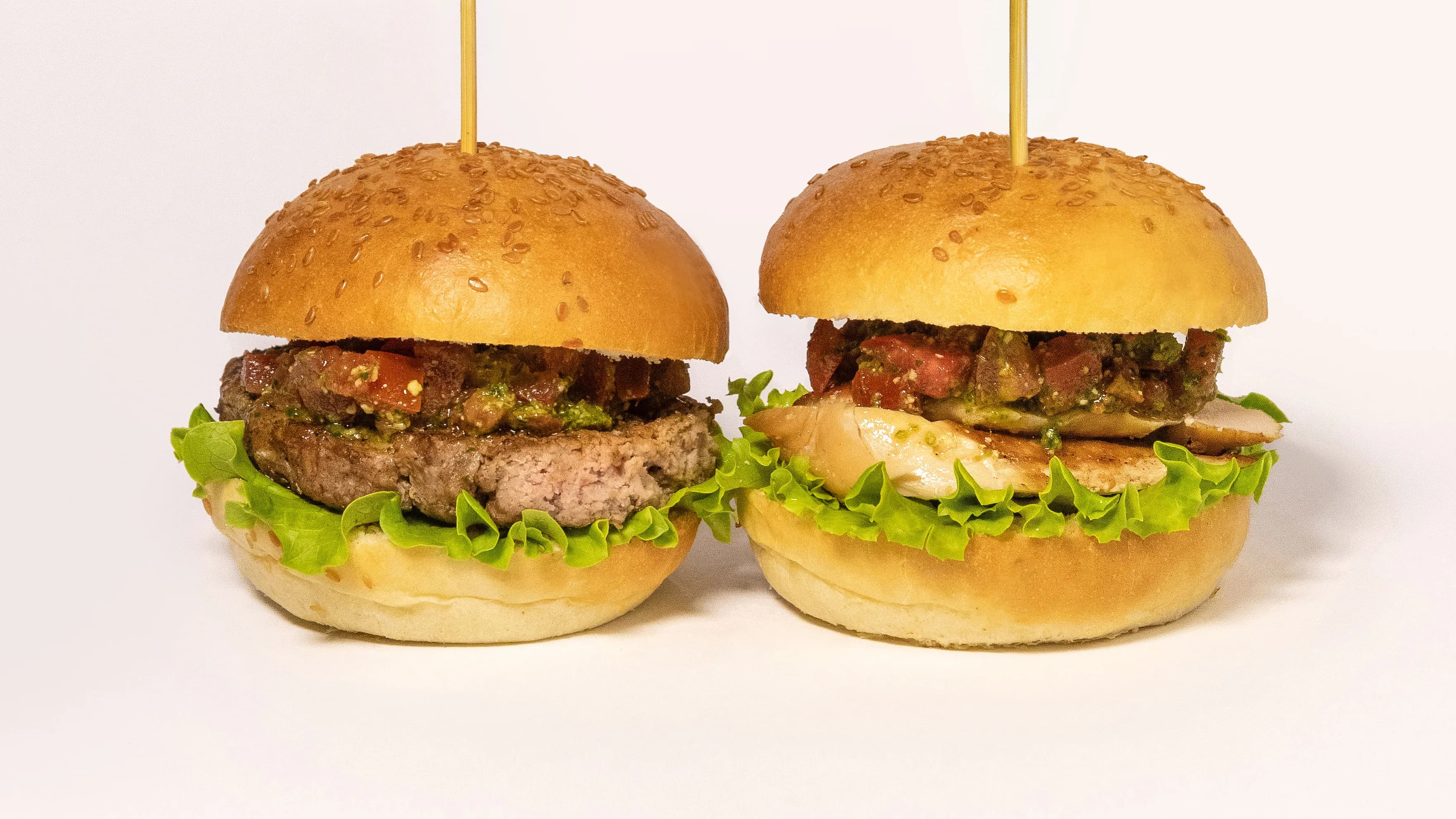 Towuk we sygyr etli açyk burger
