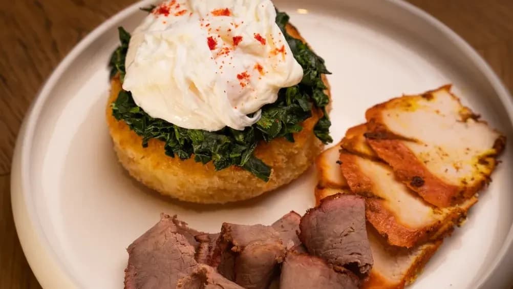 Hash brown with spinach and poached egg