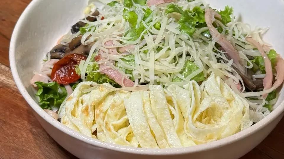 Smoked chicken and parmesan salad