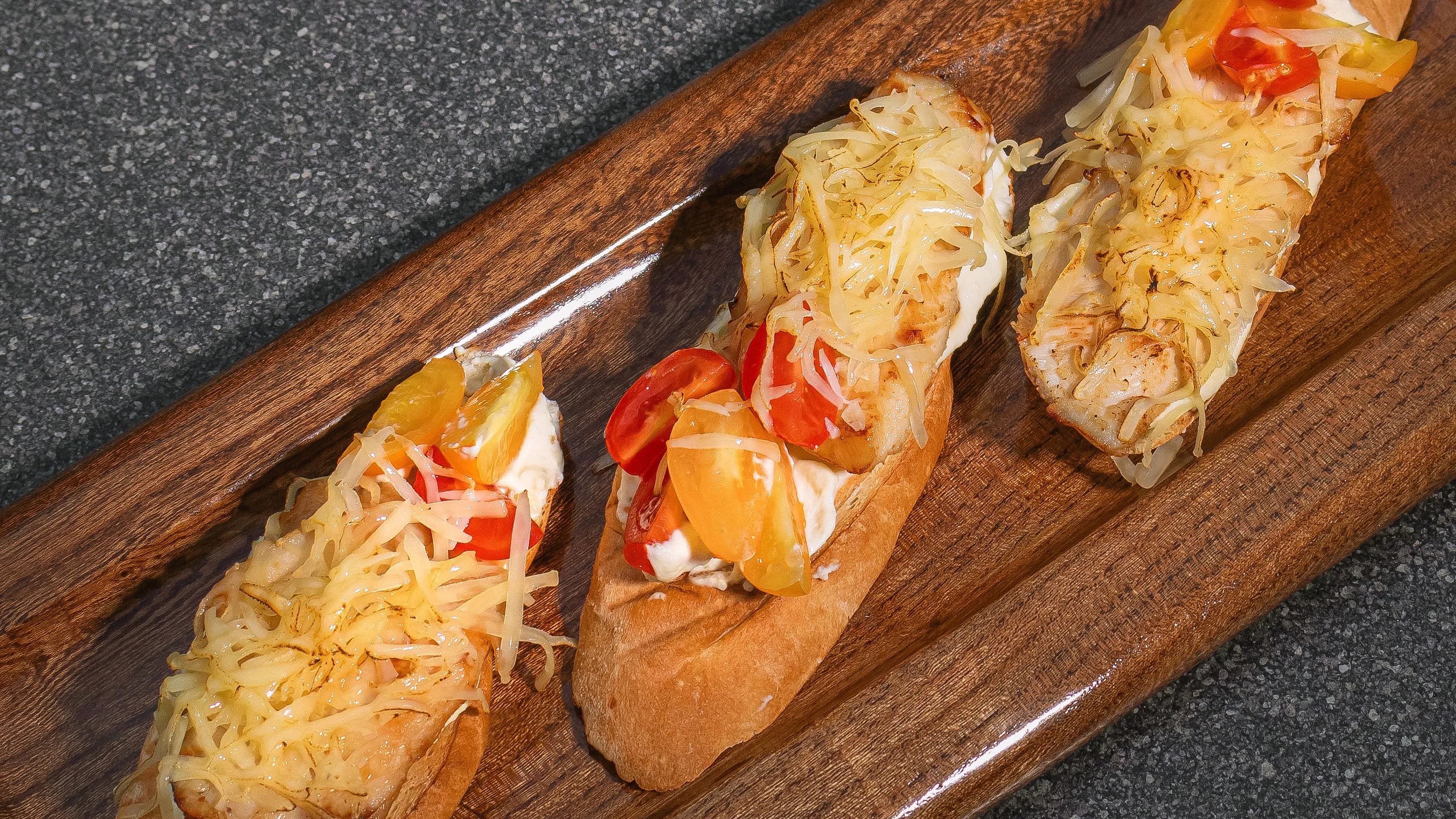 Parmezan bilen towukly brusketta