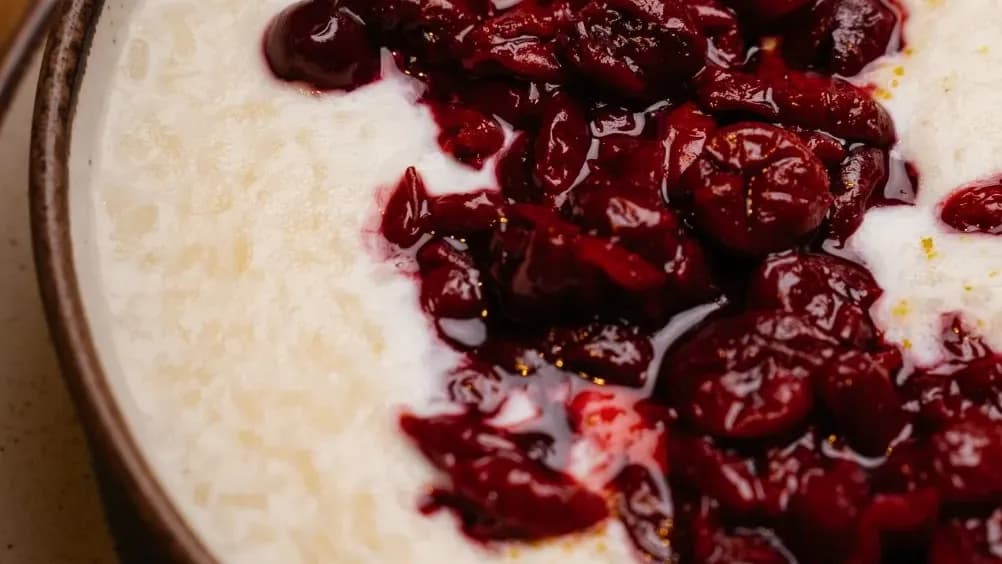 Rice porridge with cherry jam