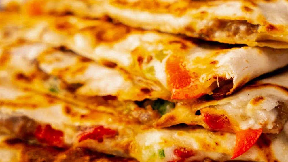 Sucuklu gözleme