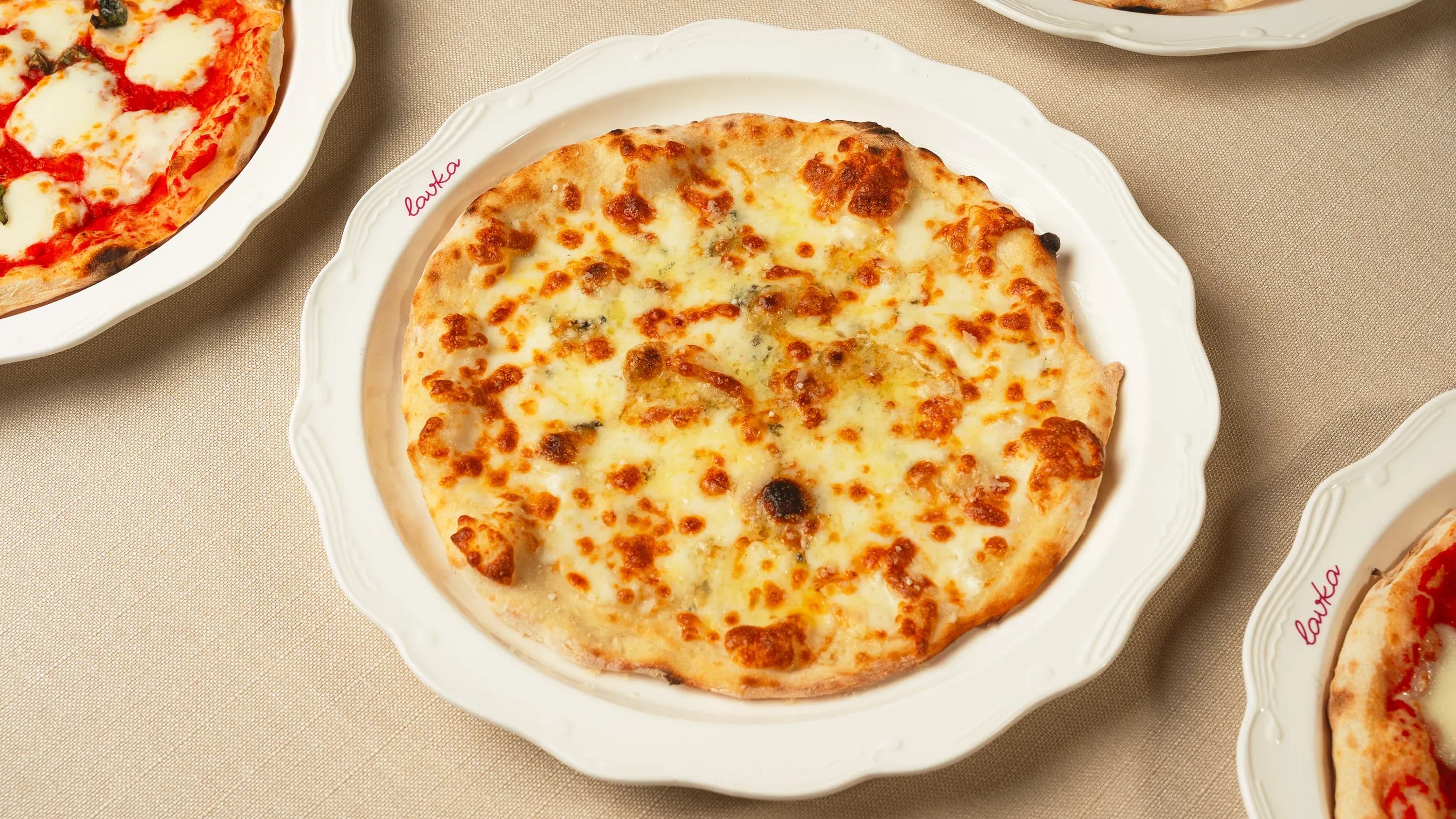 Dört peýnirli Pizza