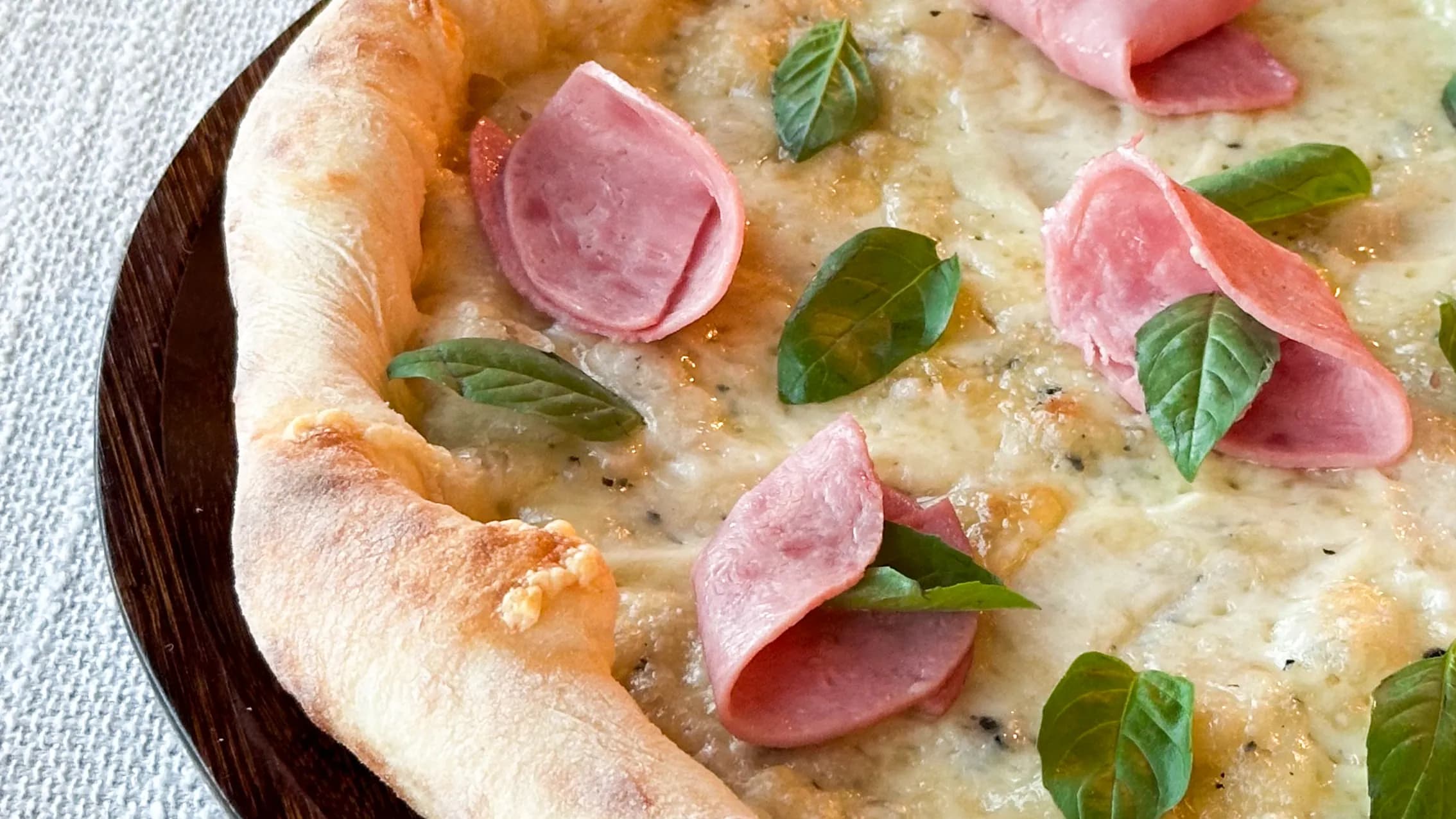 Wetçinaly we trýufel pastaly pizza