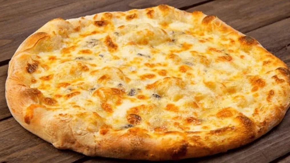 4 peýnirlli pizza