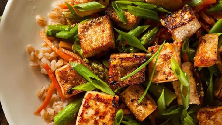 Sogan bilen gowrulan tofu