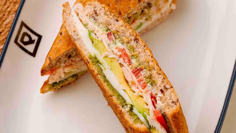 Tavuklu fit sandviç