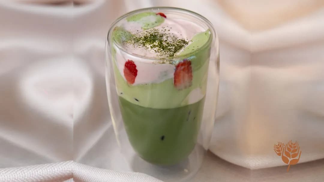 ÇİLEKLİ MATCHA
