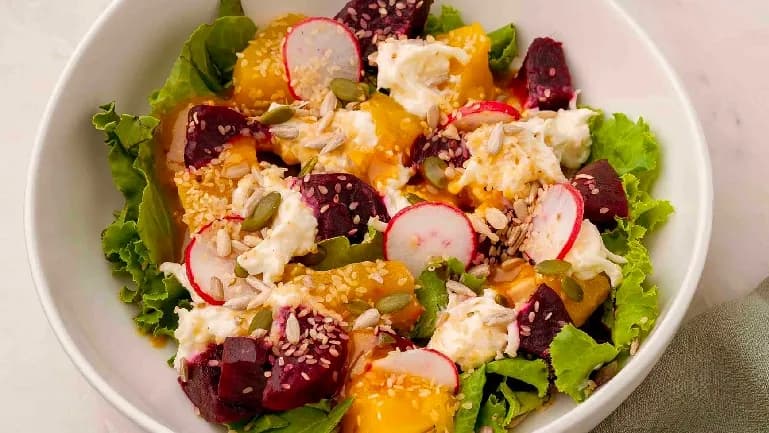 Fırında kabak ve pancar salatası