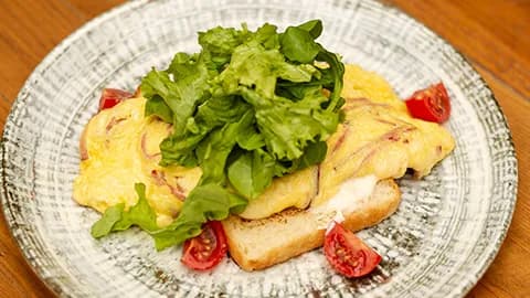 Peynirli we jambonly omlet