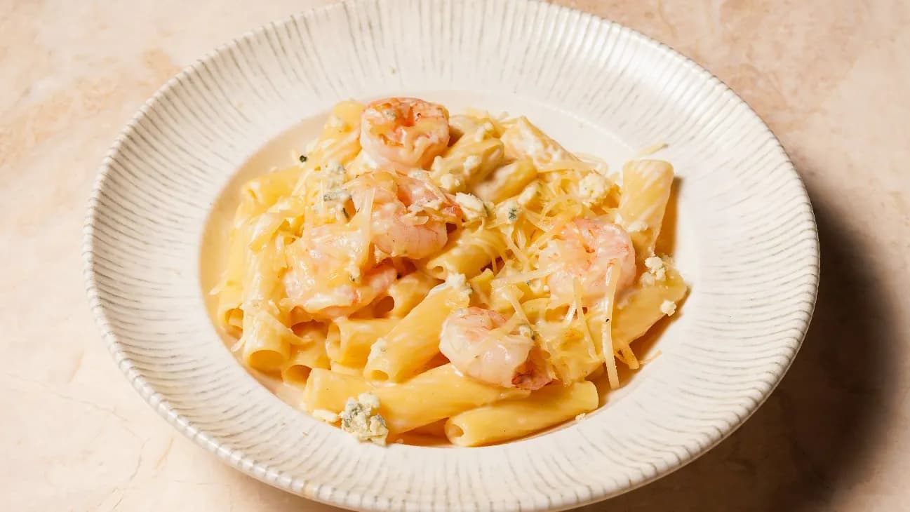 Karne Alfredo bilen Penne