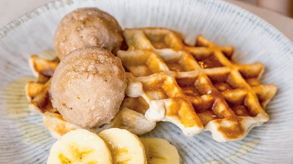 Dondurmalı muzlu waffle