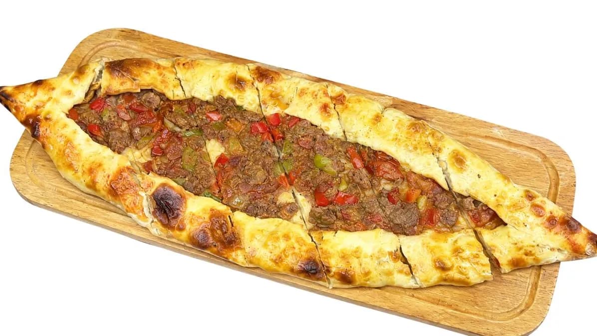Pide with sliced meat