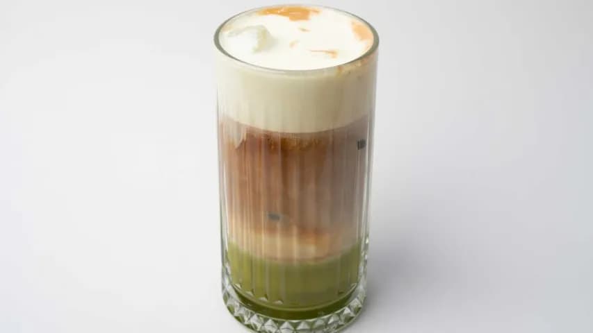 Fistaşkaly aýs latte