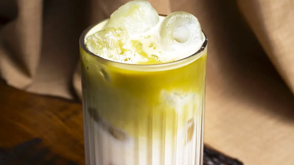 Matcha latte raspberry coconut