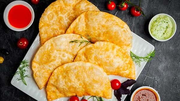 Üwelen etli çeburek