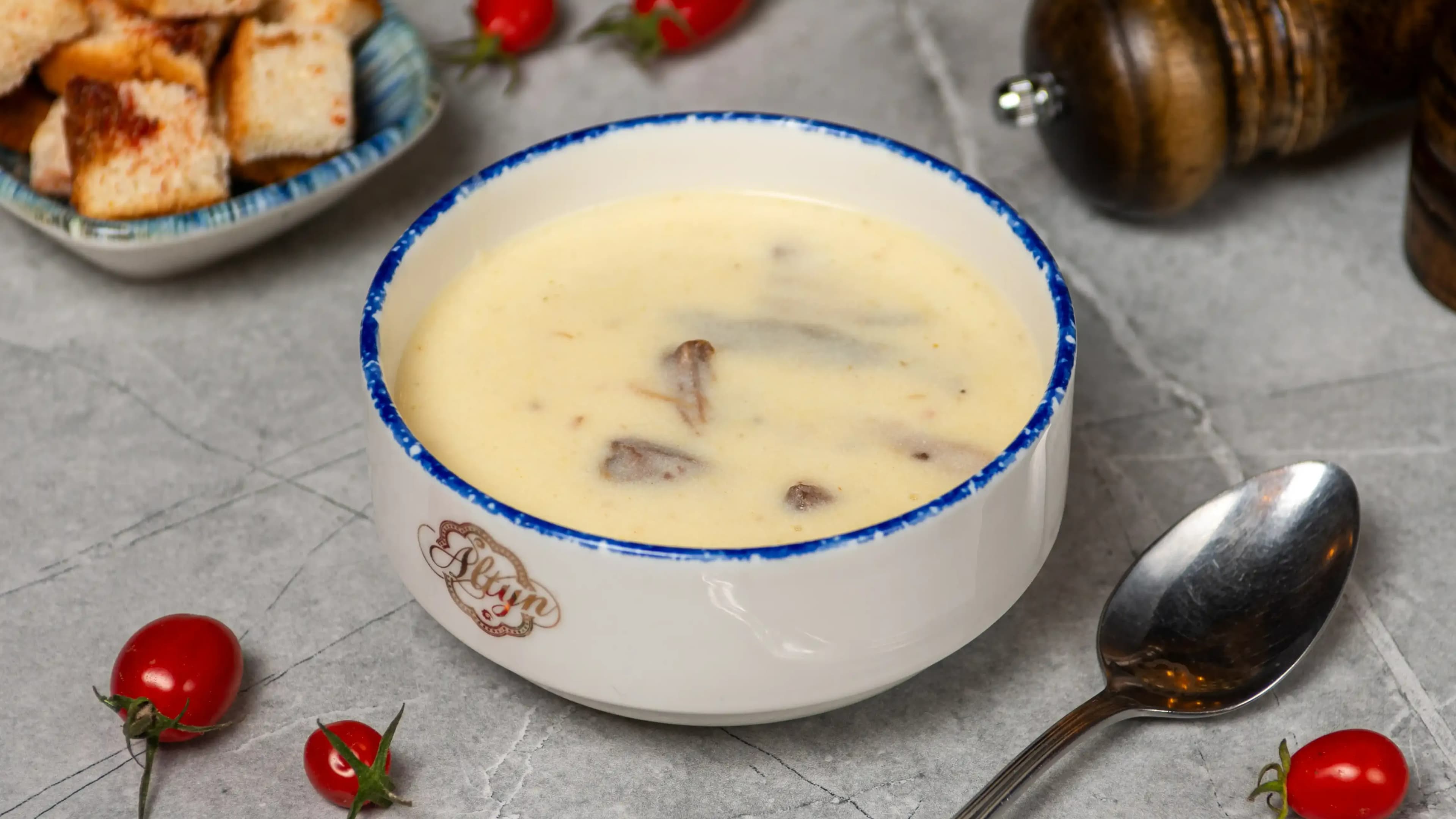 Etli ýogurt çorba