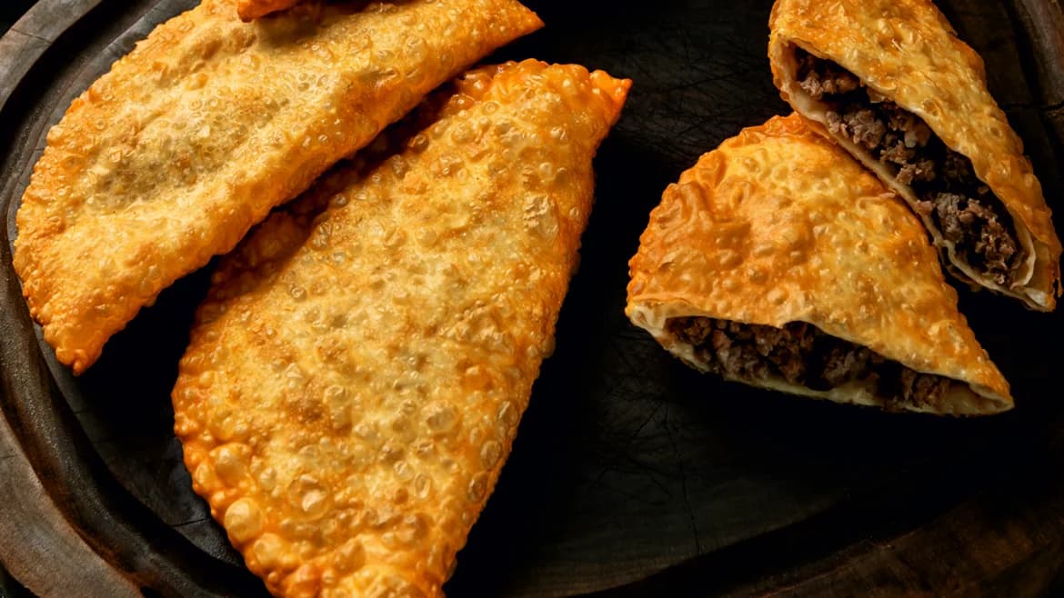 Üwelen etli mini çeburek