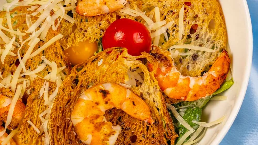 Karidesli Sezar salatası