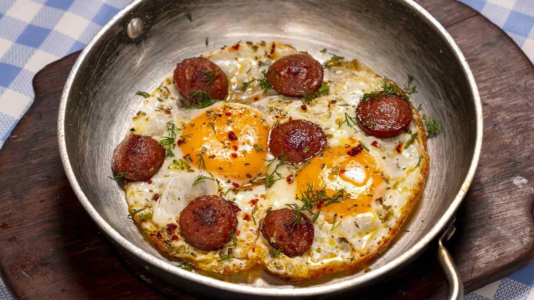 Sucuklu çırpılmış yumurta