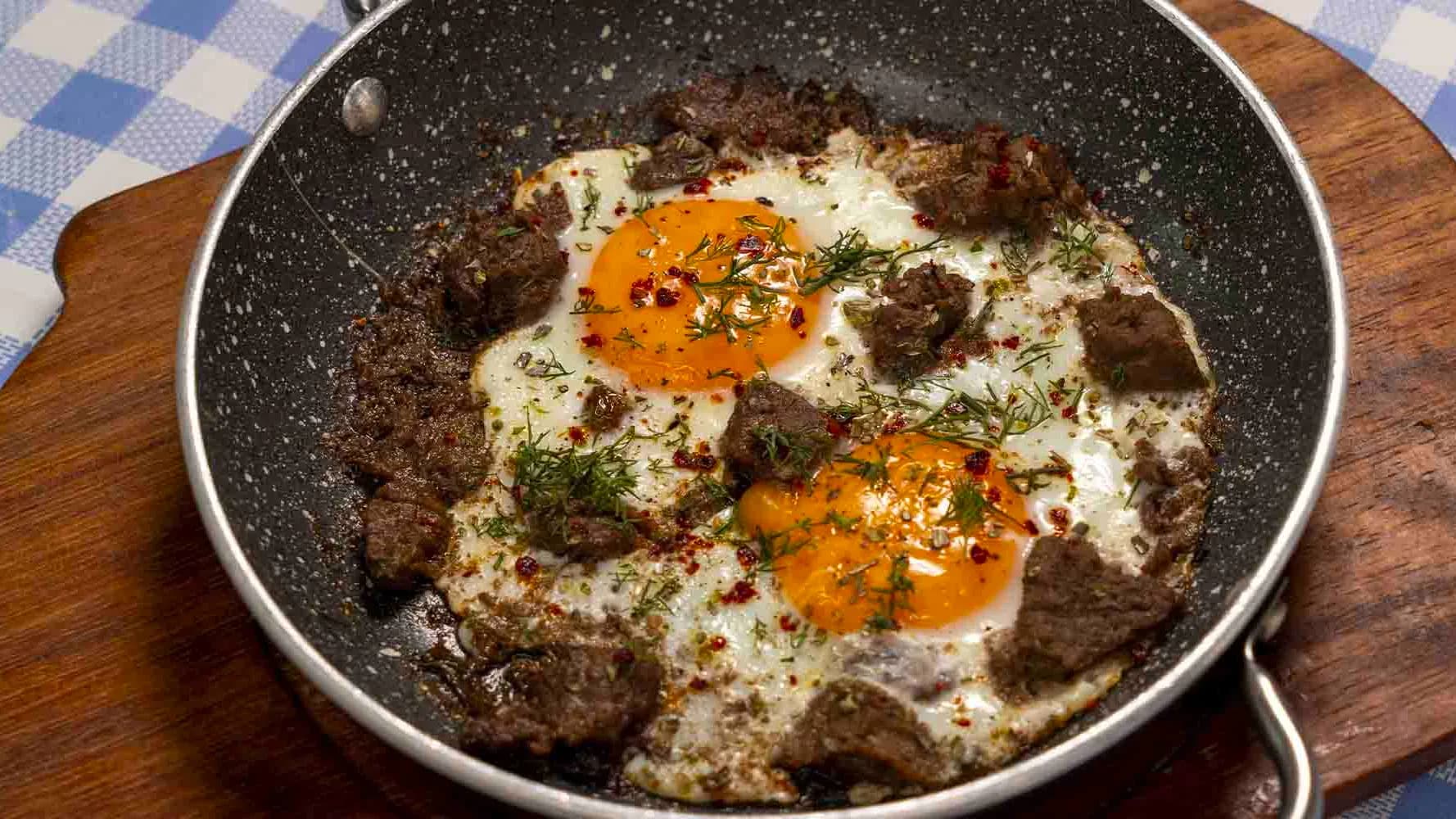Kovurmalı çırpılmış yumurta