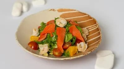 Lososly we krewetkaly salad