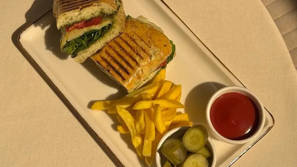 Dört hili peýnirli fokaçça tost